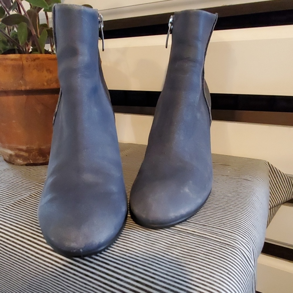 ECCO. Blue leather boots.                    #226